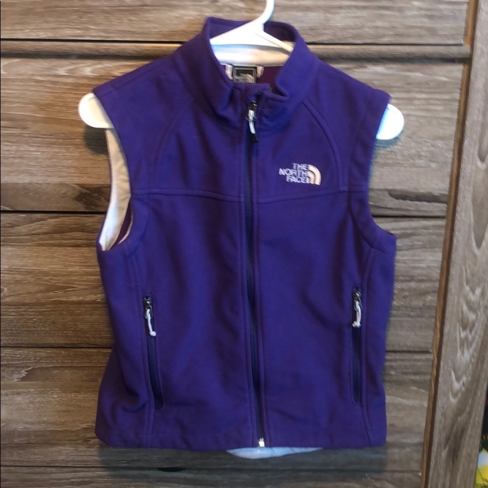 north face vest !